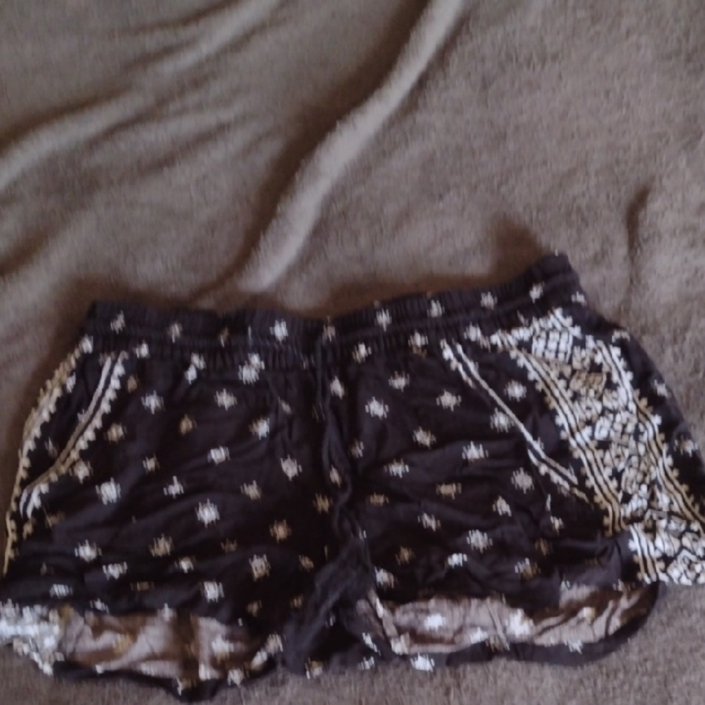 Old Navy Black and White Women Shorts